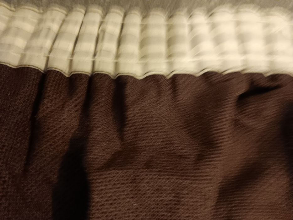 Cortinas castanhas