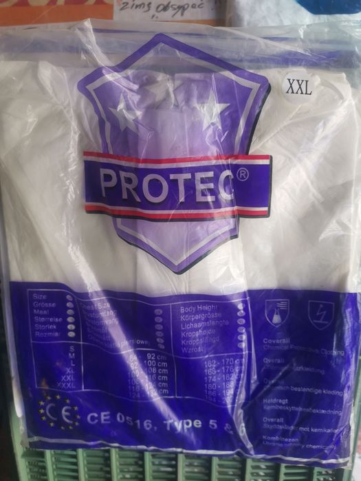 Biały Kombinezon ochronny. Tyvek, Protec