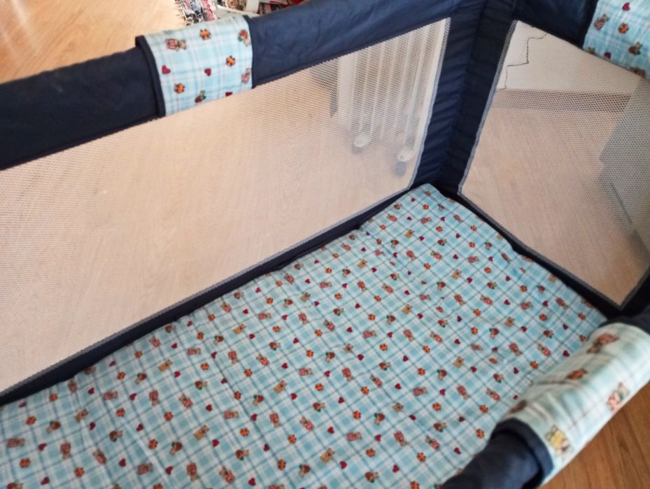 Cama de viagem Babideal com colchão, bolsa transportadora e redutor