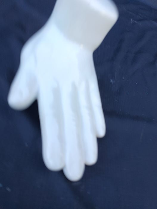 Ceramiczna figurka dłoń