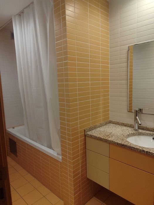 Arrenda-se apartamento T3 totalmente mobilado, pronto a habitar. Viseu