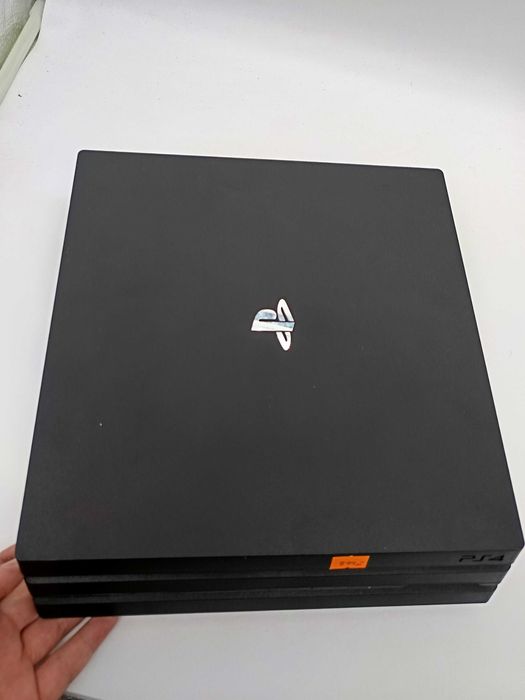 konsola sony playstation 4 pro 1tb czarny + pad + okablowanie