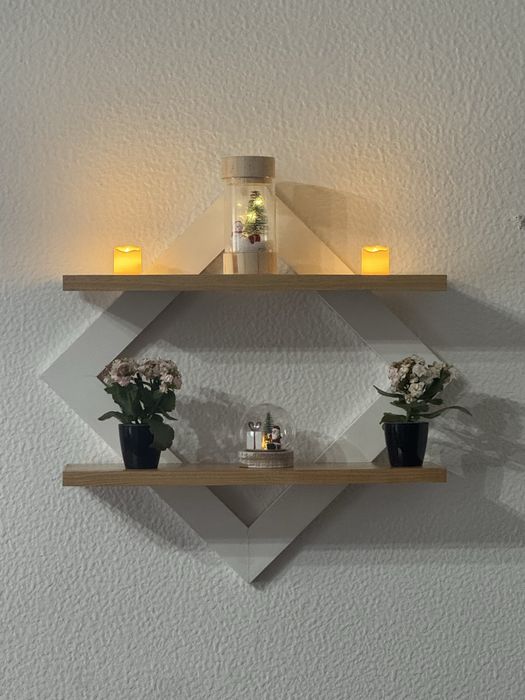 Prateleira de madeira artesanal com design moderno