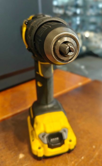 Wiertarko-wkrętarka Stanley FatMax SFMCD711 | z udarem | 18V 2x2,0Ah | ładowarka | walizka
