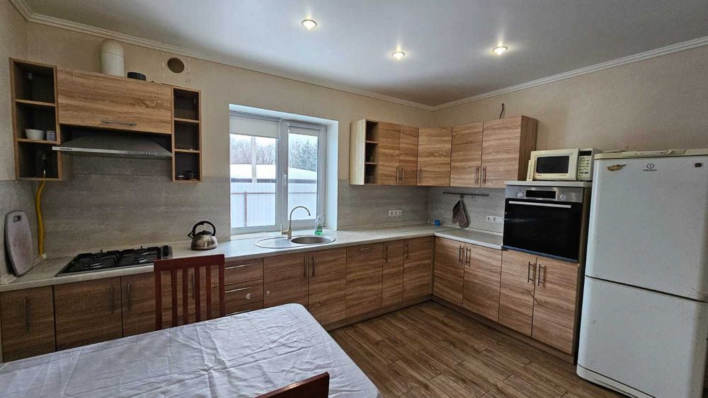 Продам сучасний будинок біля Києва в 10хв від метро Бориспільська. Газ