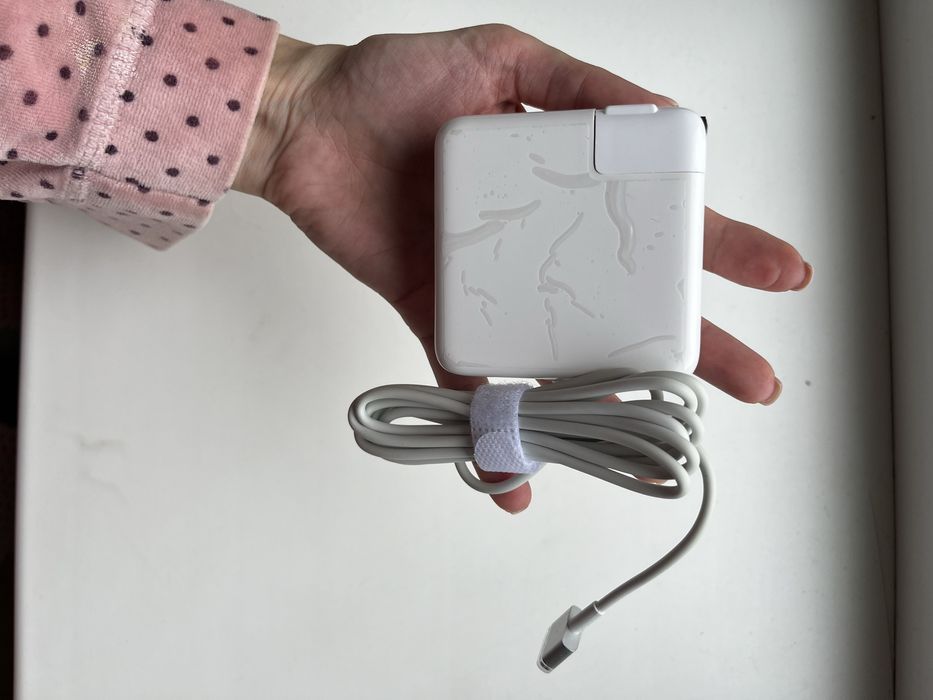 зарядний пристрій до ноутбука Apple