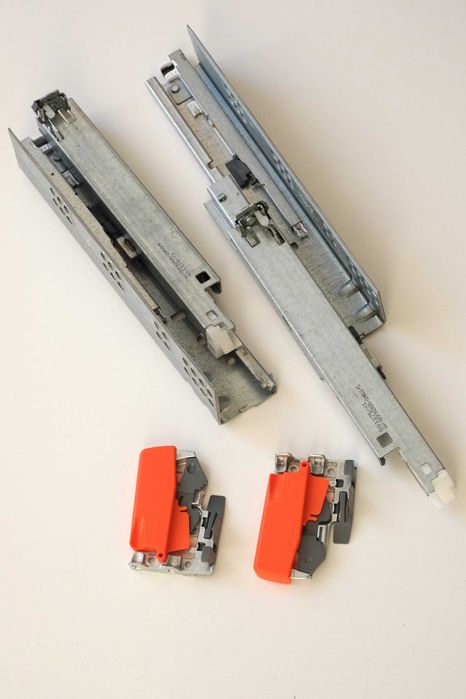 Prowadnice szyny do szafki kuchennej Blum Tandem L-270 pełny wysuw TIP