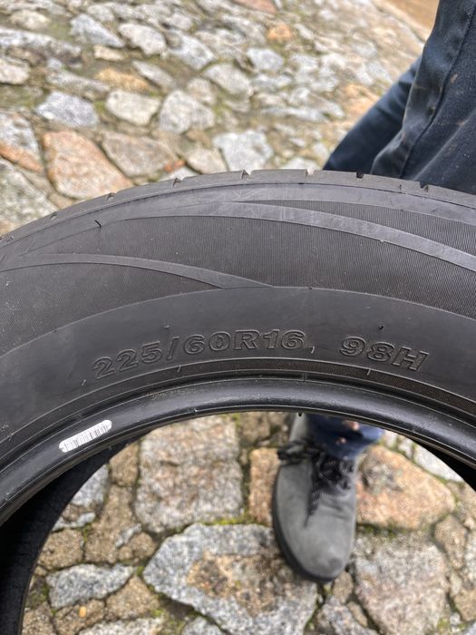 Pneus 225/60 r16