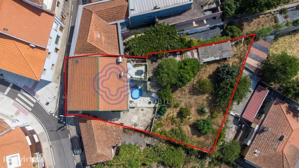 Detached House for Sale in Gondomar with Excellent Location and Solar Exposure