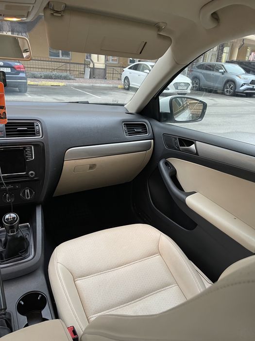 Продам volkswgen jetta 2017 1.4 бензин