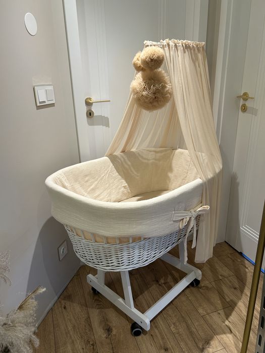 Kosz Mojżesza na kółkach