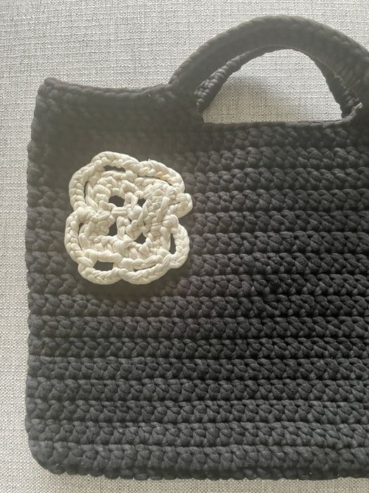 Mala em trapilho feita à mão