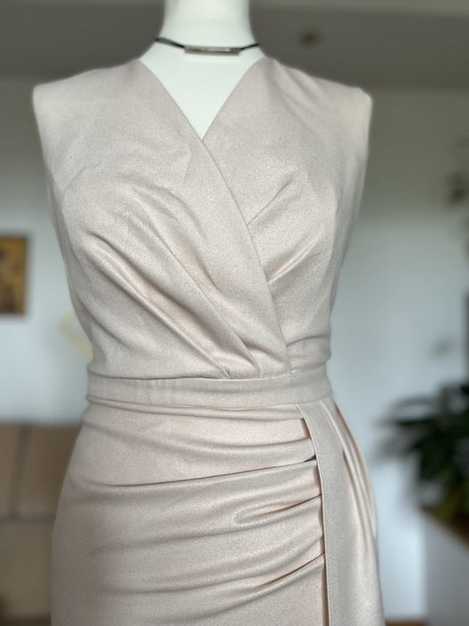 Długa elegancka suknia