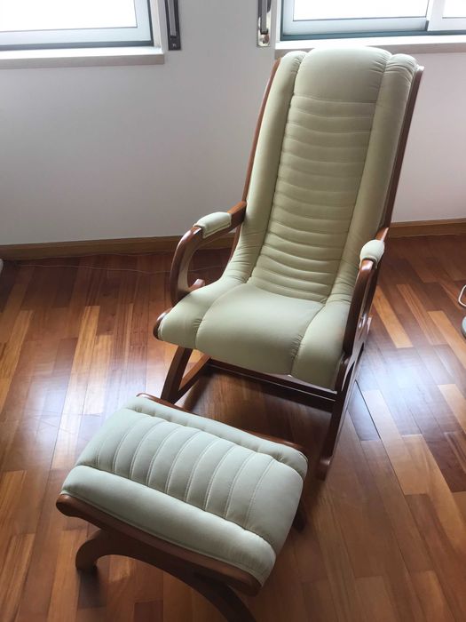 Cadeira de baloiço tecido tipo pele de pêssego bege