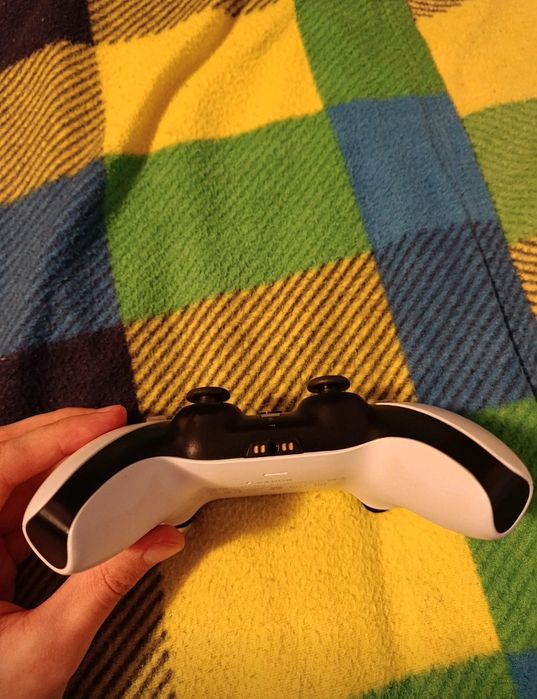 Dualsense - pad do PlayStation 5