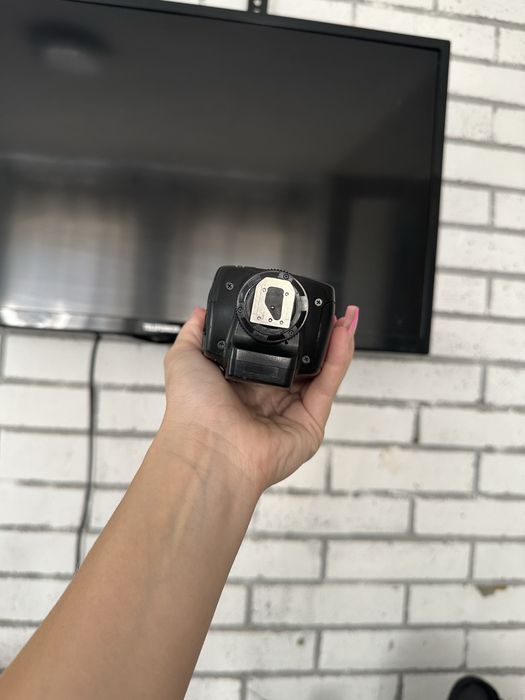Продам спалах Yongnuo  yn560