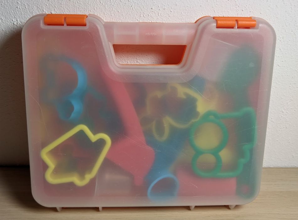 Набор формочек для лепки из пластилина для детей.