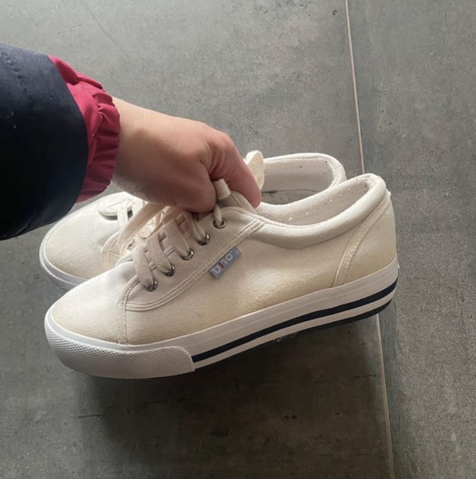 Damskie trampki tenisówki UNO rozmiar 39 kremowe