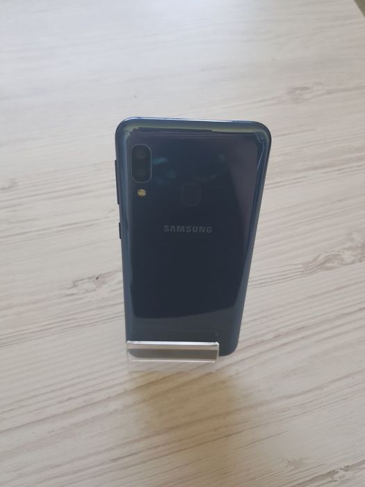 Смартфон Samsung a20e