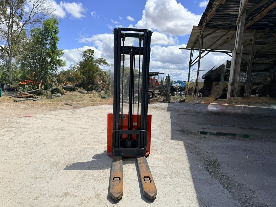 Stacker linde l 10