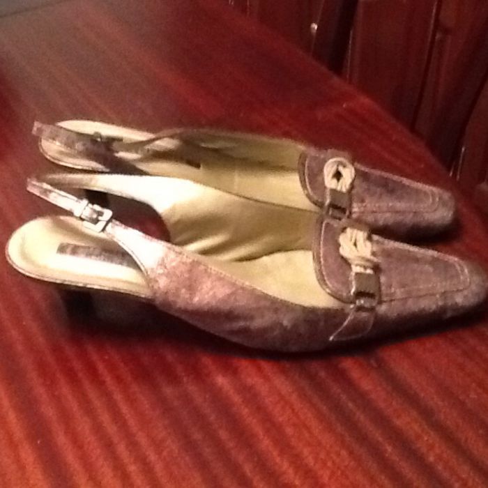 sapatos pele bronze