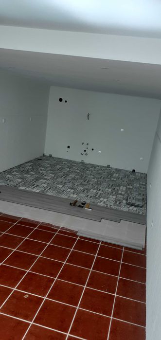 Aplicador piso flutuante e pavimento vinilico