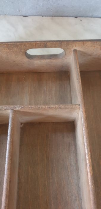 Drewniany pojemnik na sztućce do odnowienia