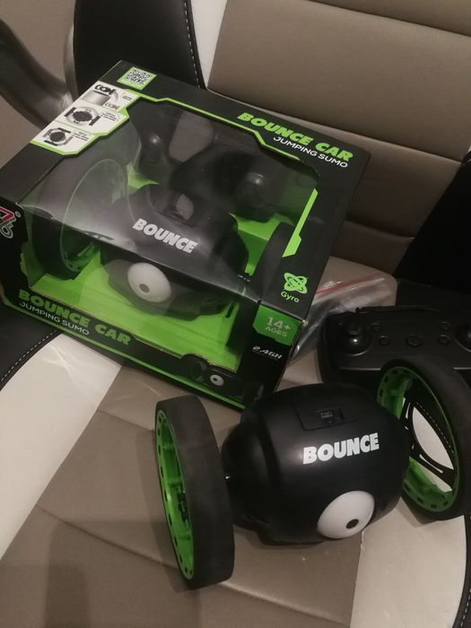 Zdalnie sterowany skaczący pojazd RC