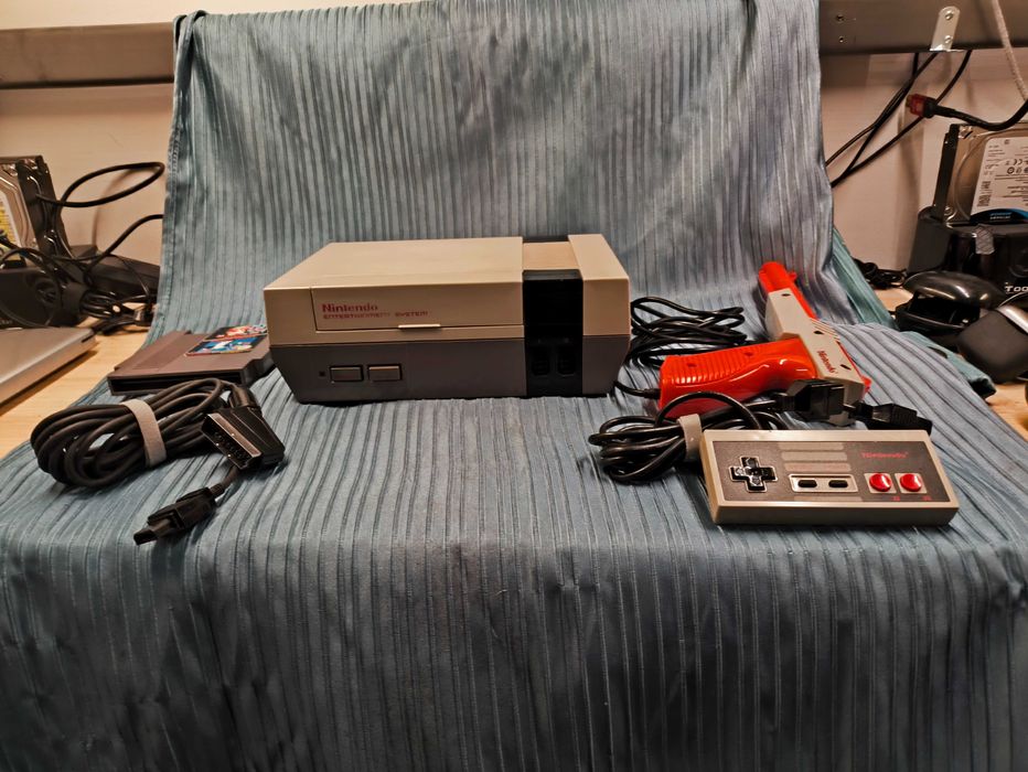 Nes, Nintendo, Nintendinho - Em otimo estado, com jogo, 1 comando e pistola.