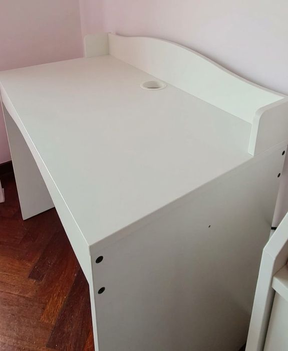 Secretária e cadeira IKEA - Ideal para crianças