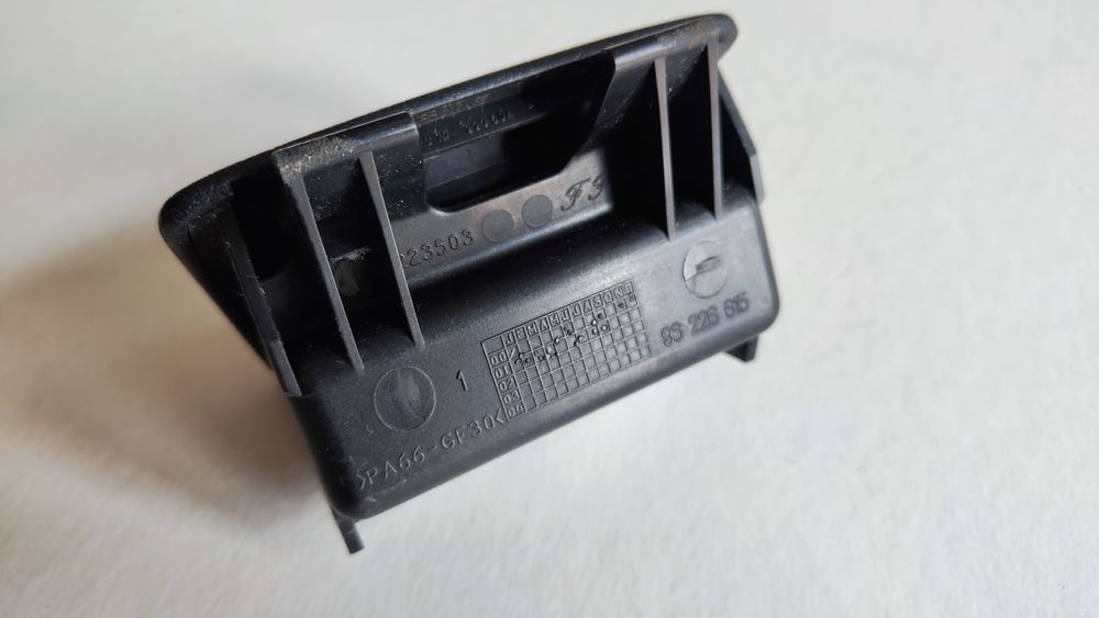 Cinzeiro para o painel ou consola central. Peugeot 406