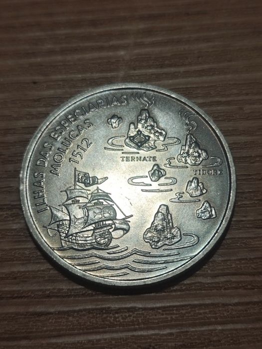 Moedas comemorativas de 200 escudos