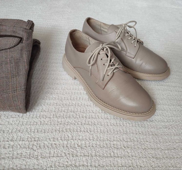 Туфлі жіночі, шкіряні бежеві на шнурках