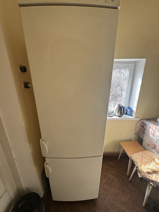 Продам холодильник