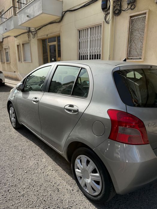 Toyota Yaris 1.0 VVT-i 2005 | Económico e Fiável