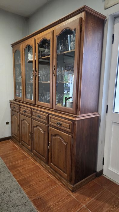 Mesa de jantar e movel de sala