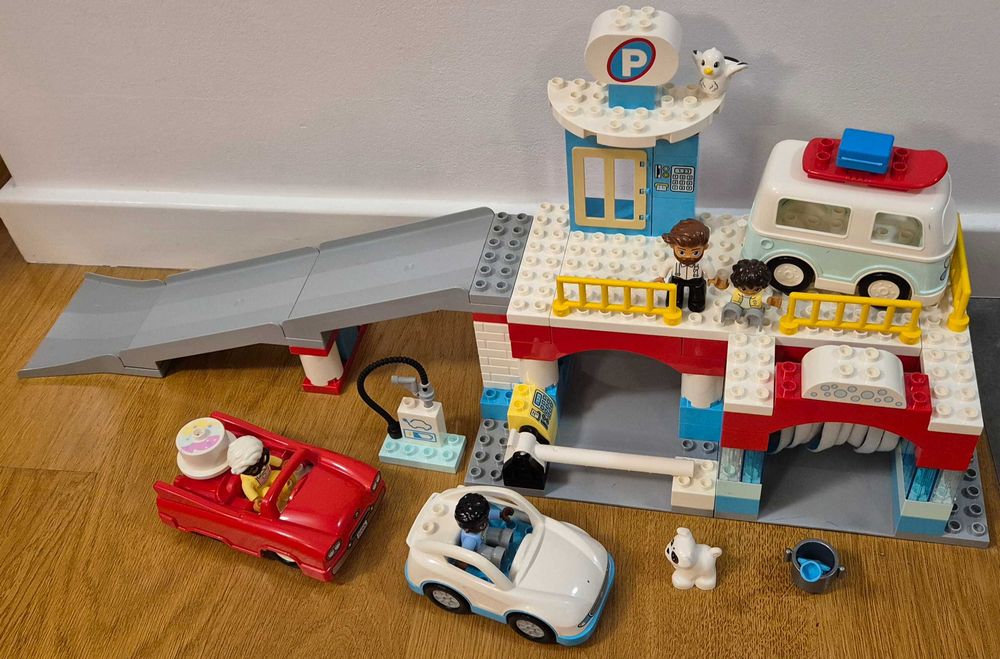 LEGO 10948 Duplo - Parking piętrowy i myjnia samochodowa + GRATIS