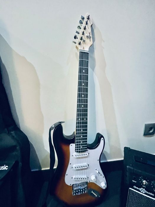 Guitarra elétrica LA + Pedaleira + Amplificador