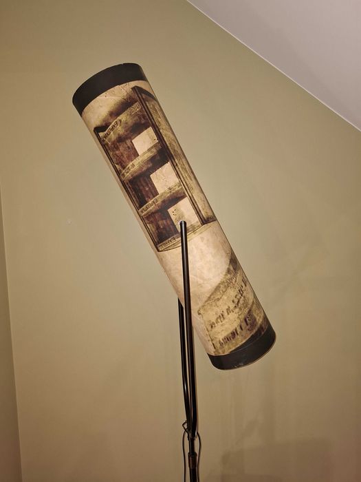 Candeeiro de Pé em Madeira – Estilo Rústico Industrial