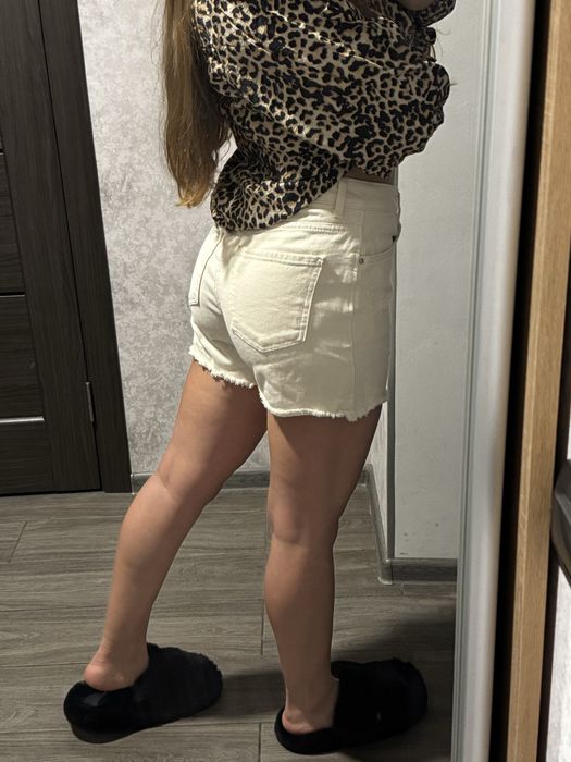 Жіночі бежеві шорти