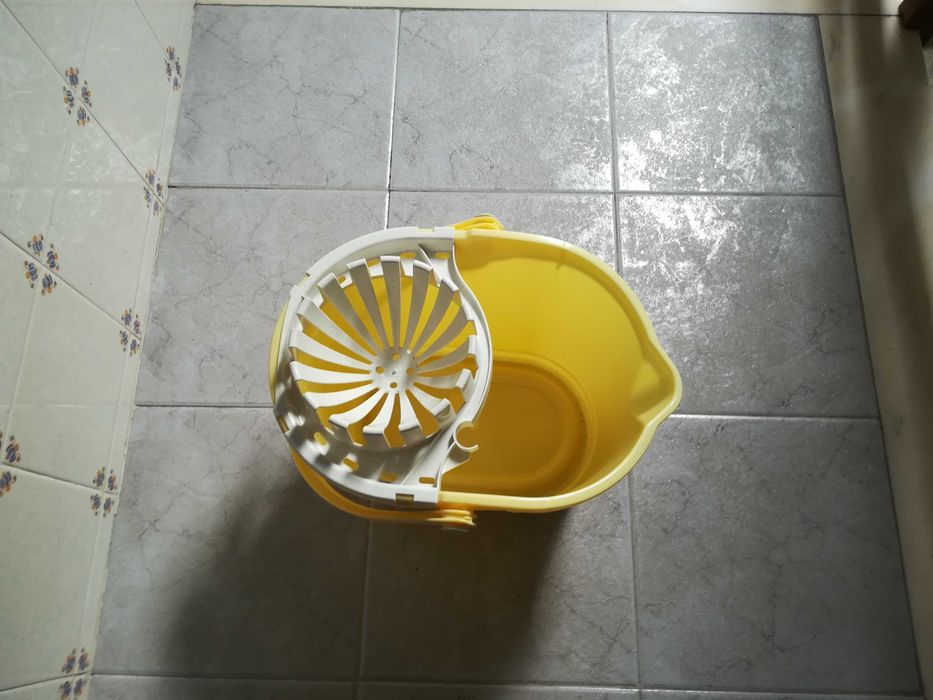 Balde de limpeza novo