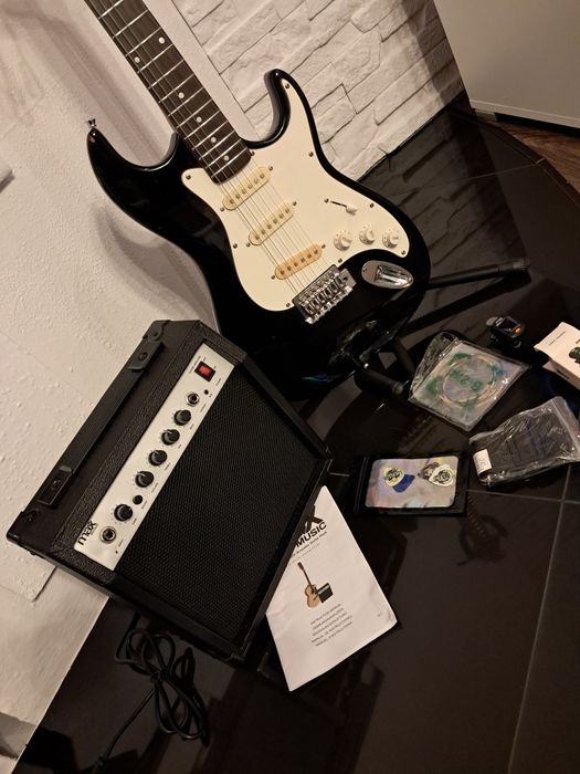 Gitara Silvertone SS-11 typu Stratocaster