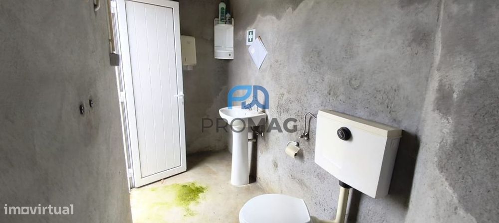 Terreno Urbanizável de 7959 m² com Armazém