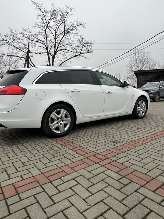 Продам опель інсігнія 2011 .