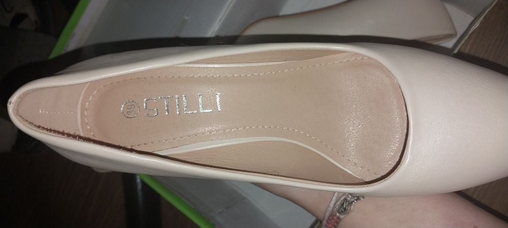 Продам туфлі на каблучку