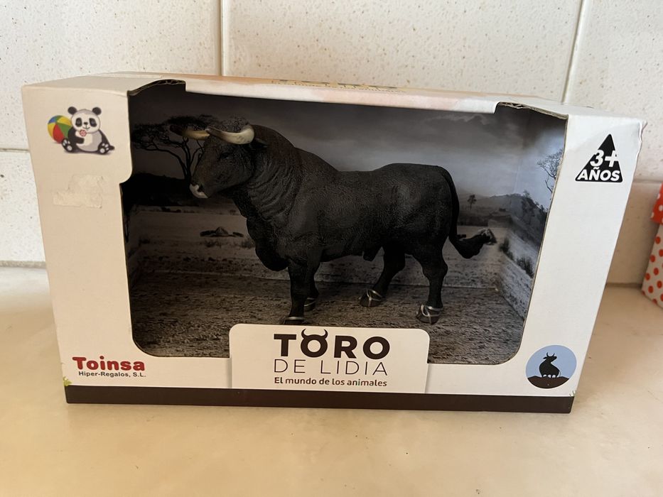 NOVO-Vários touros em resina.