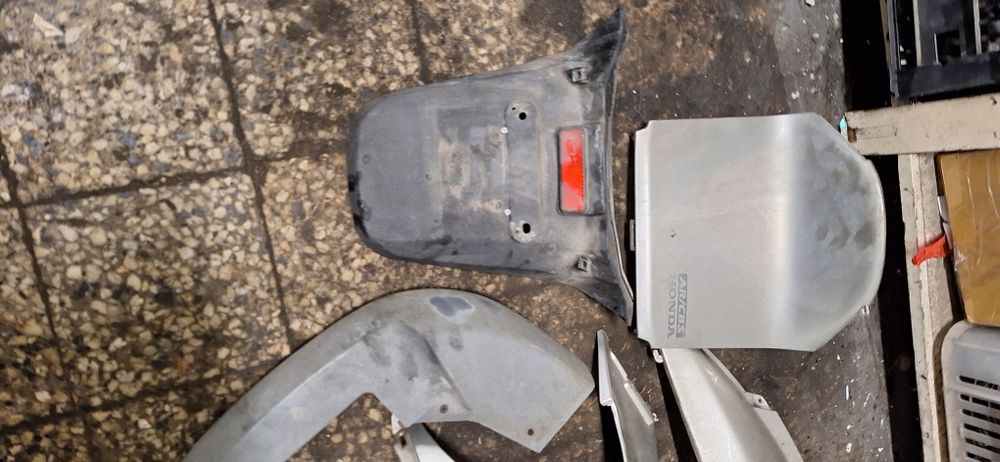 Honda Pantheon 125 2T Plastiki listwy Ogon zadupek