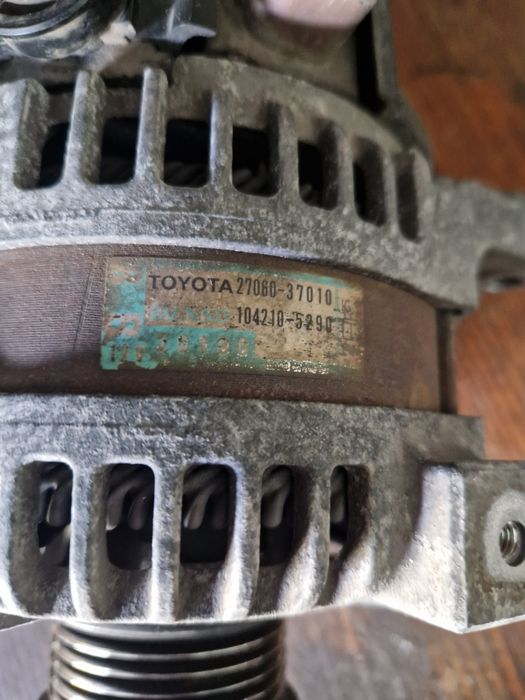 Генератор Toyota Corolla