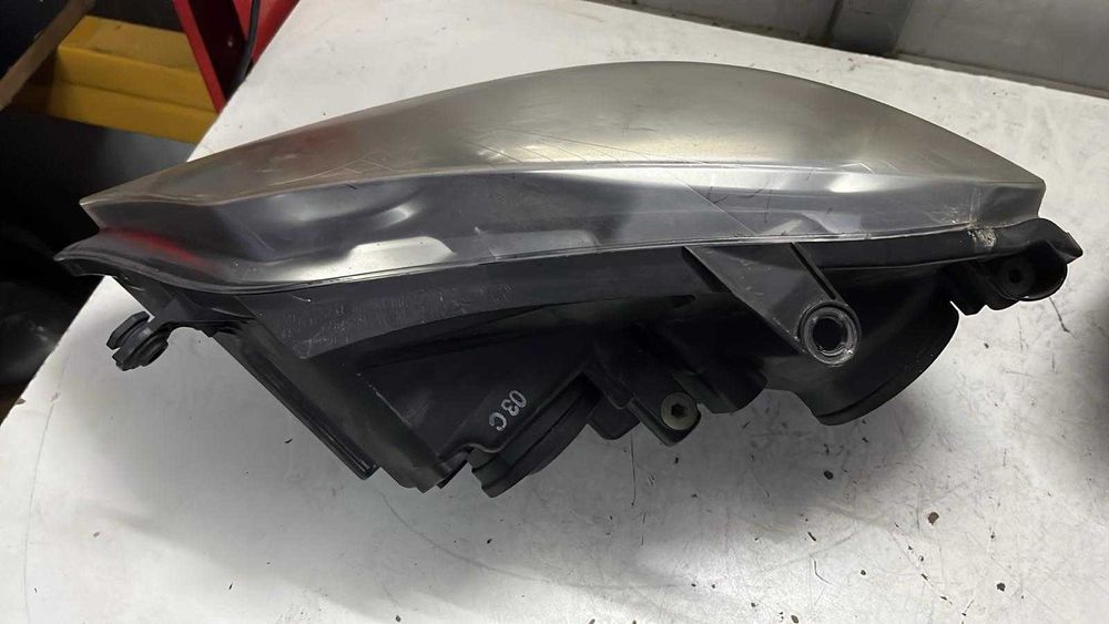 Par faróis dianteiros VW POLO (9N_, 9A_) 1.2 12V