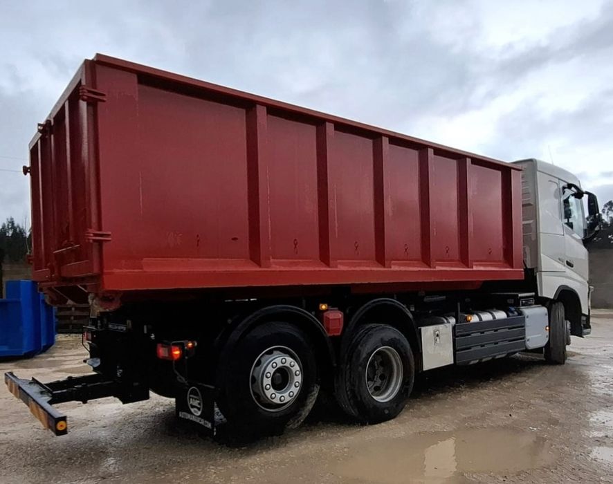 CARRINHAS e CONTENTORES de todas as dimensões para recolha de entulho